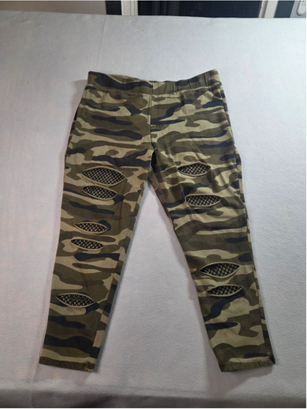 Women's Torrid Camo Leggings Size 3X Green Black Mesh Cutout Detail